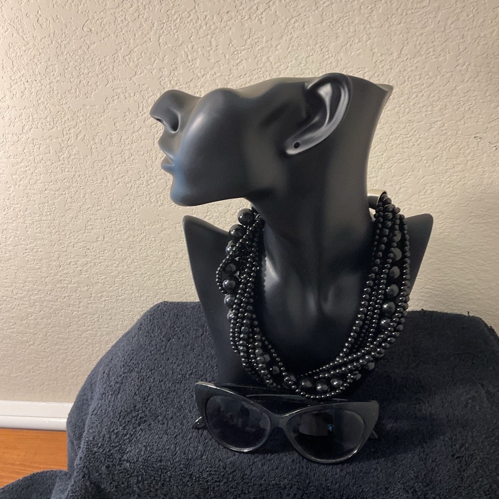 Necklace Black beads. Choker. Excellent condition.